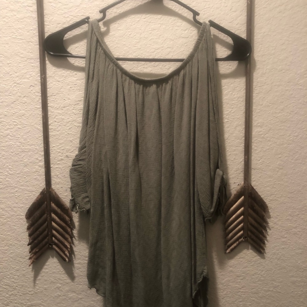 Holes in the shoulder top!!